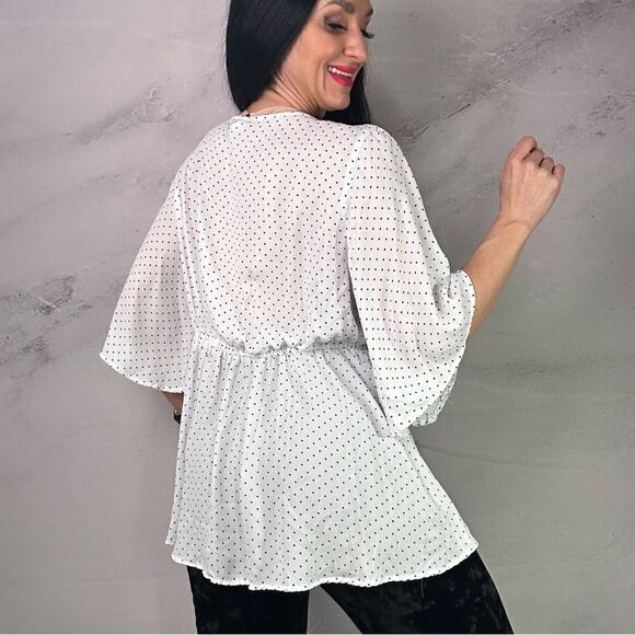 Torrid beautiful polka dot top blouse - Picture 2 of 4